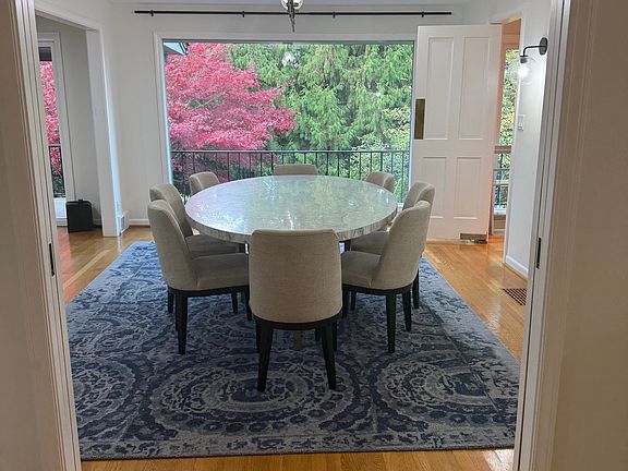 Straight ahead...the dining room!