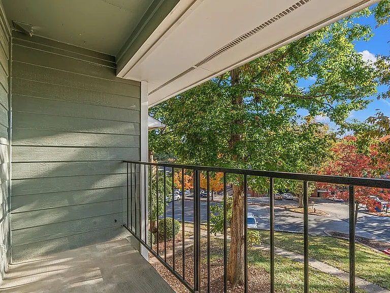 Autumn Ridge Apartments Balcony