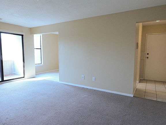 4th image of 36 Shrewsbury Green Dr Unit J