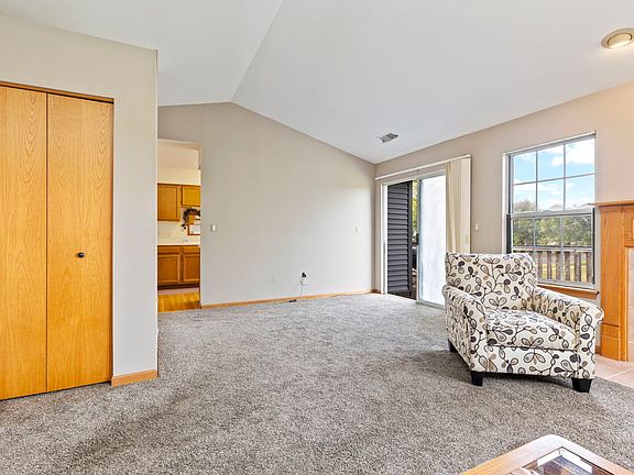 5th image of 402 Gloria Ln