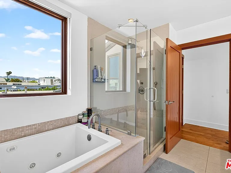 1327 Euclid St #3 — Photo 27