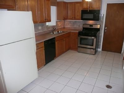 3rd image of 2516 W Lyndale St