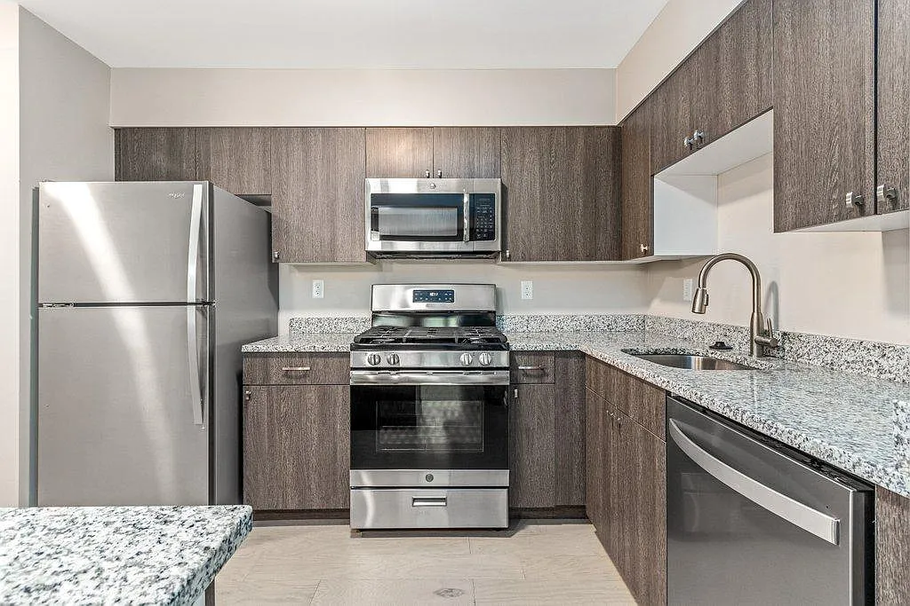 1 bed, 650 sqft, $1,050 — Photo 2