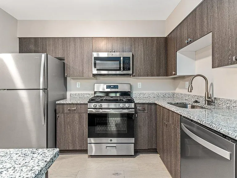 115 Woodland Ave — Photo 2