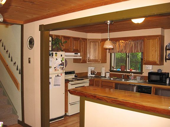 Kitchen with breakfast bar