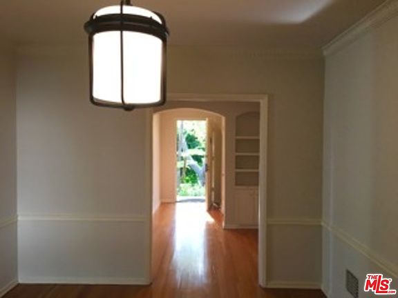 5th image of 8415 Fountain Ave