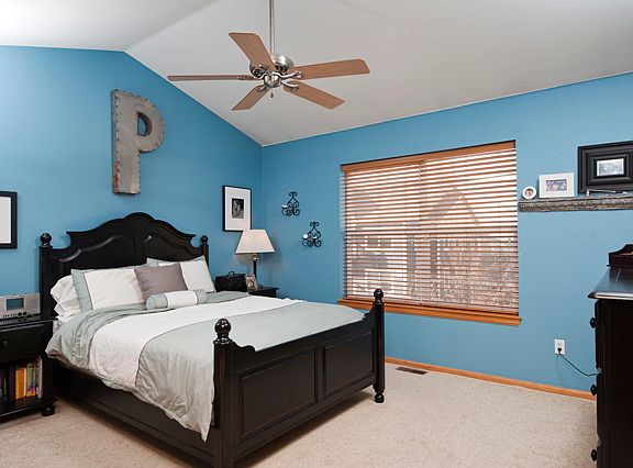 Master Suite w/ Vaulted Ceil