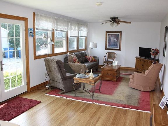 4th image of 1034 Norton Ave