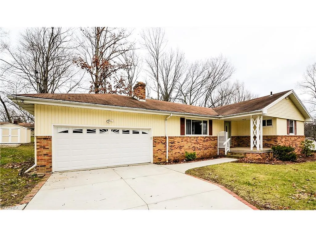 8387 Waters Dr photo 1