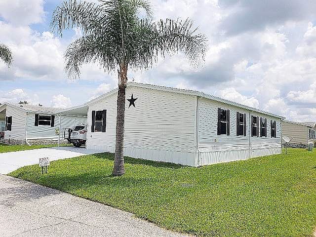 1st image of 581 Clover Ln