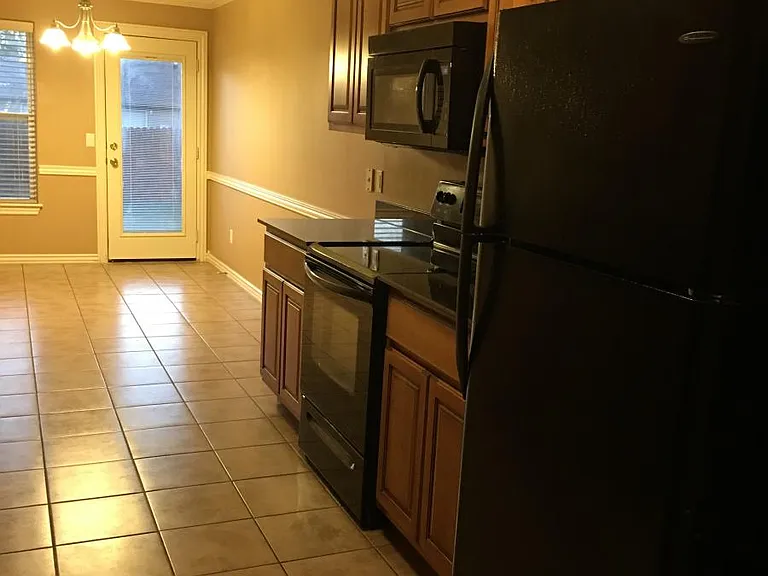 909 Oak Crossing Dr — Photo 6