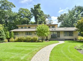 2 Fieldstone Ln, Upper Saddle River, NJ 07458