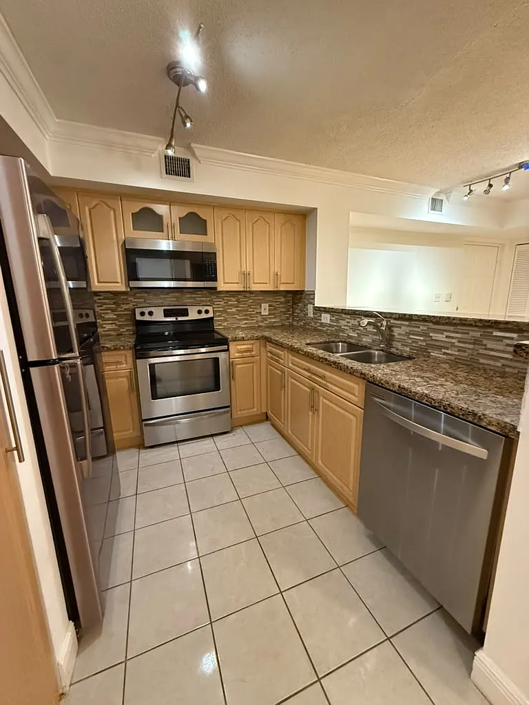 2 bed, 960 sqft, $2,650 — Photo 4