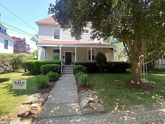 2nd image of 639 Maple Ln