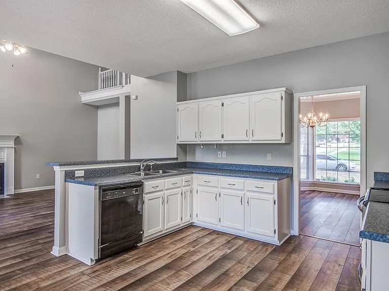 9461 Hickory Dr — Photo 14