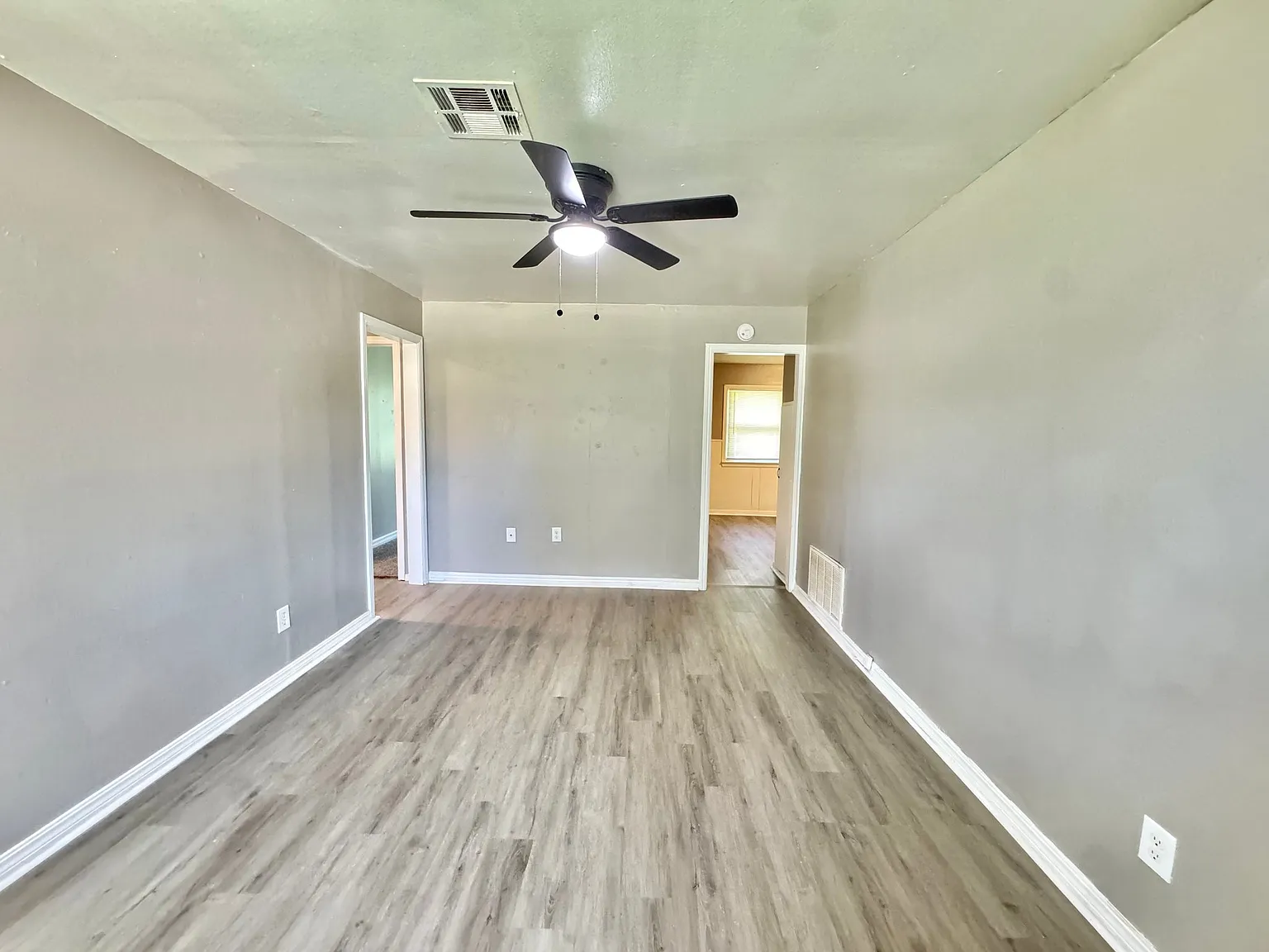 Charming 3 Bed/1 Bath Home in Midwest City — Photo 4