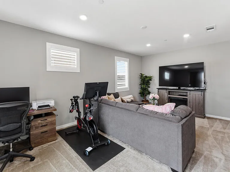 643 Winchester Dr — Photo 29