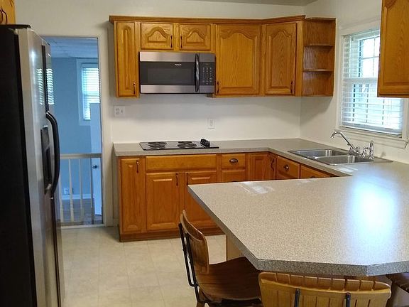 3rd image of 943 Yorktown Dr