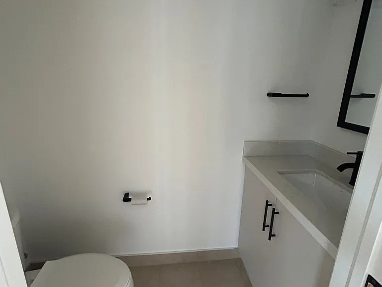 12 Franklin Ave #D — Photo 4