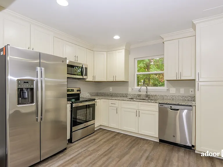 7206 Lancashire Dr #7 — Photo 2