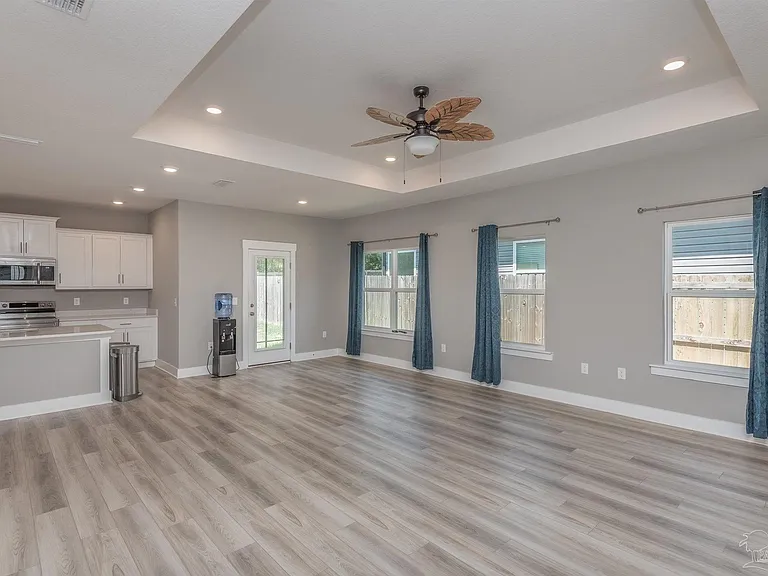 240 Camellia Dr — Photo 4