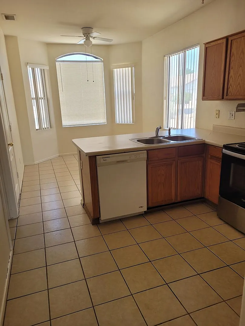65TH DR — Photo 3
