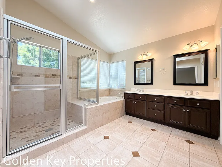 533 Edgewater Ave — Photo 18