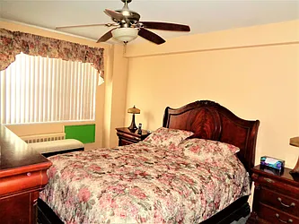 Sold by Thomas Lipovetsky, LREB