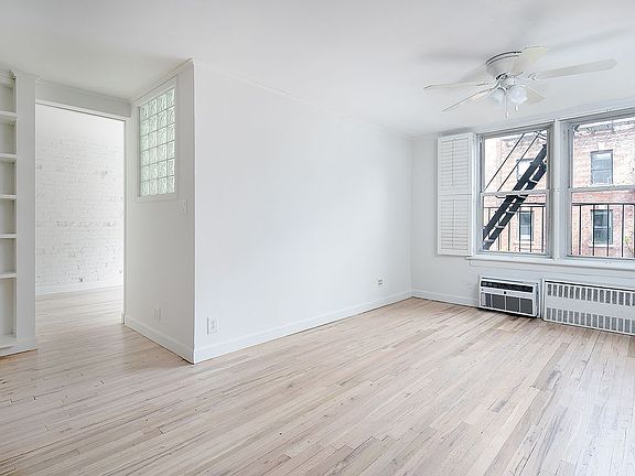 4th image of 240 E 30th St APT 4A