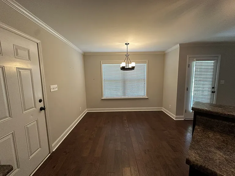 202 White Oak Dr — Photo 4