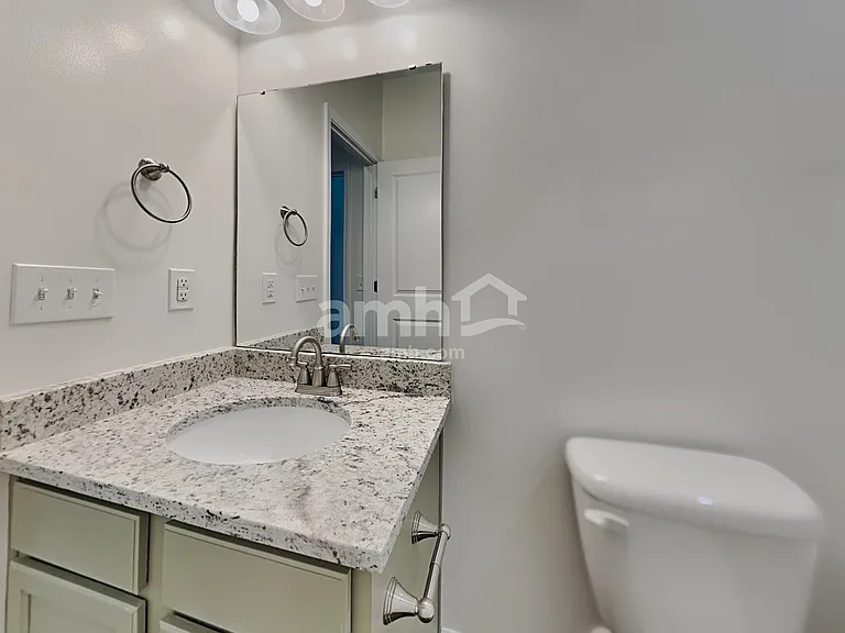 109 Orleans Ct — Photo 15