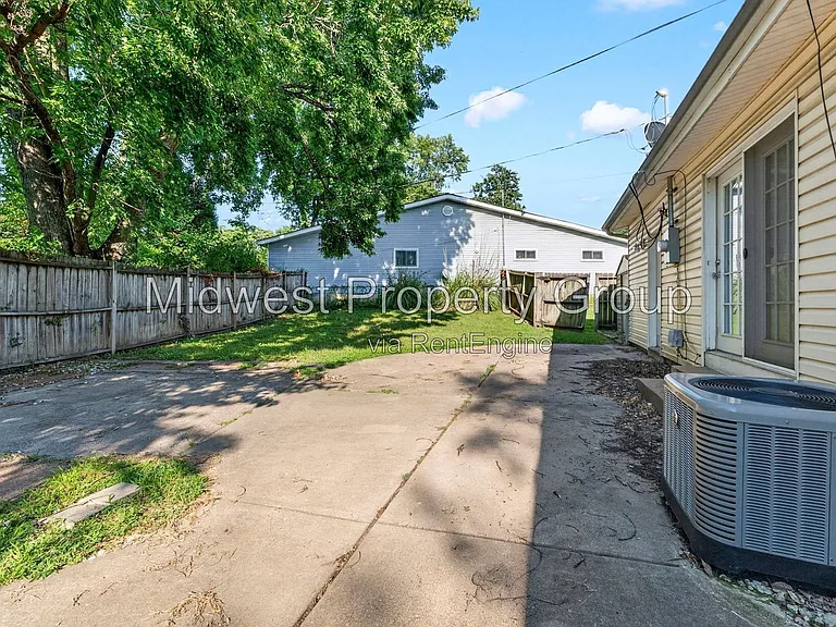 1205 Acredale Dr — Photo 26