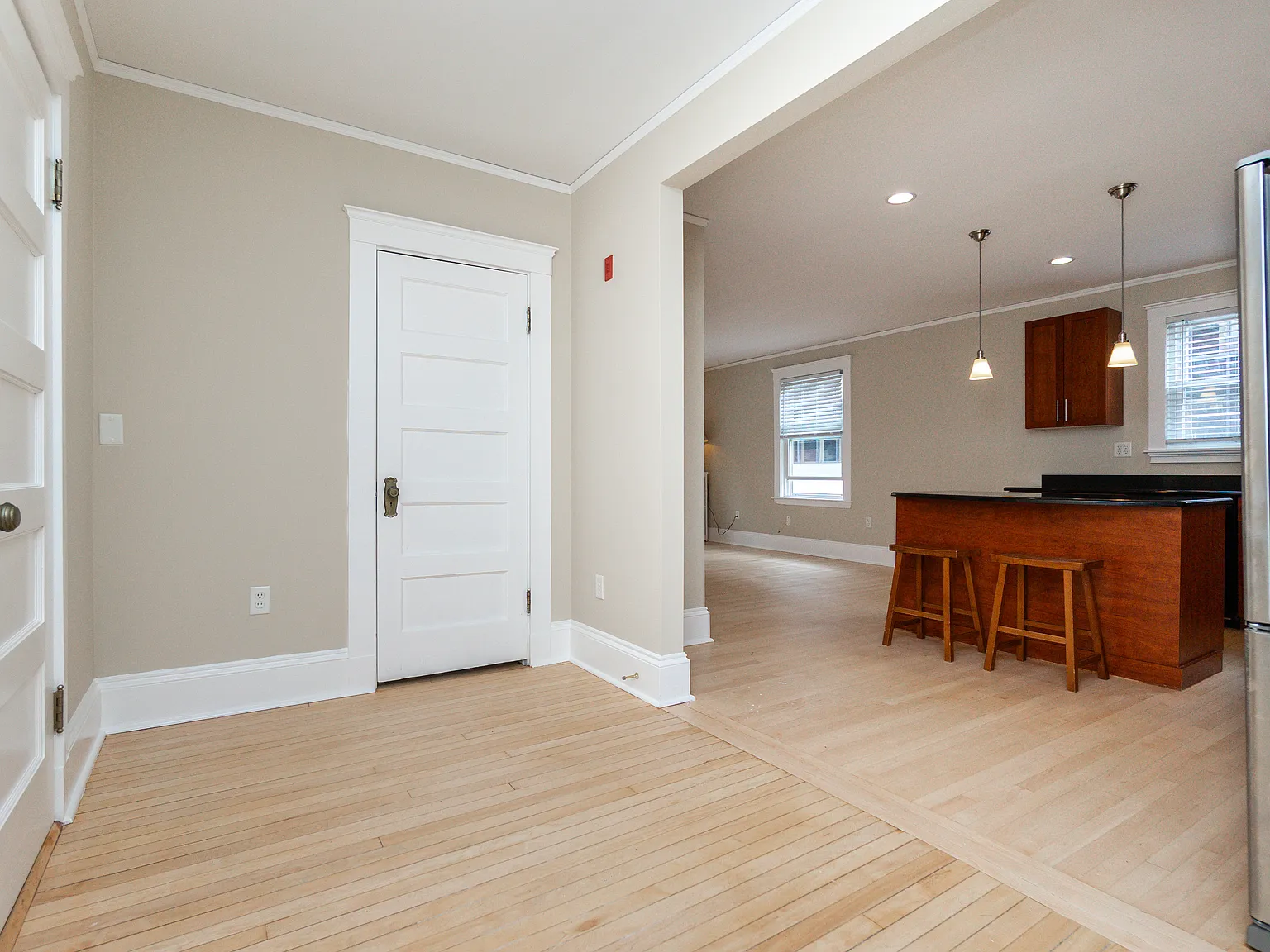 3 bed, 1278 sqft, $5,450 — Photo 4