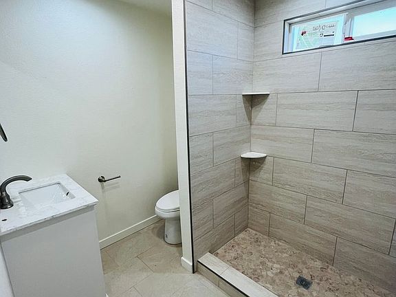 5th image of 207 W Main St #5