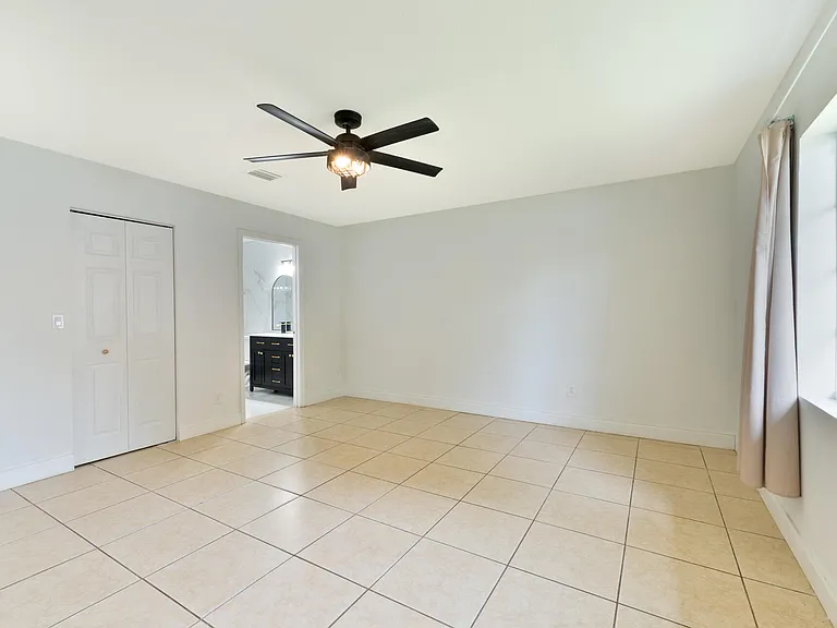 289 SW 3rd Ct — Photo 14