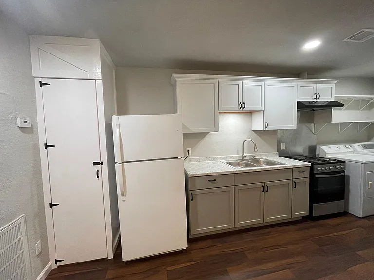 4525 Merida Ave — Photo 5