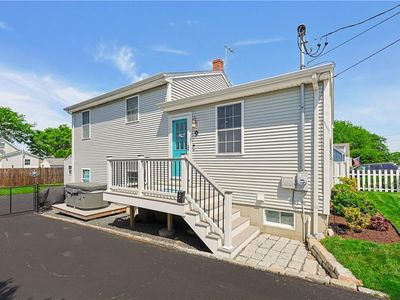 9 Doran Ave, Bristol, RI, 02809