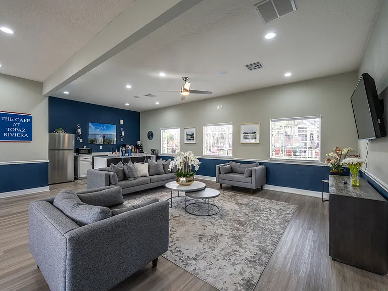 Topaz Riviera — Photo 15