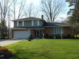 4266 Canterbury Rd, North Olmsted, OH