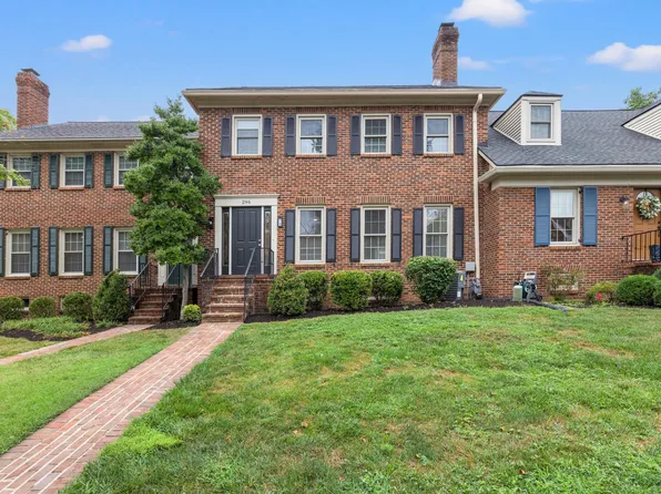 296 Chippendale Cir, Lexington, KY 40517