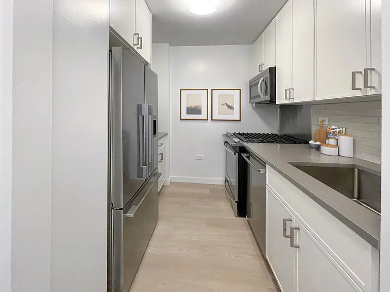 154 E 29th St #1708 — Photo 4