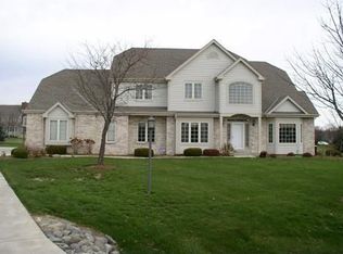 8001 W Eastfield Cir, Mequon, WI 53097