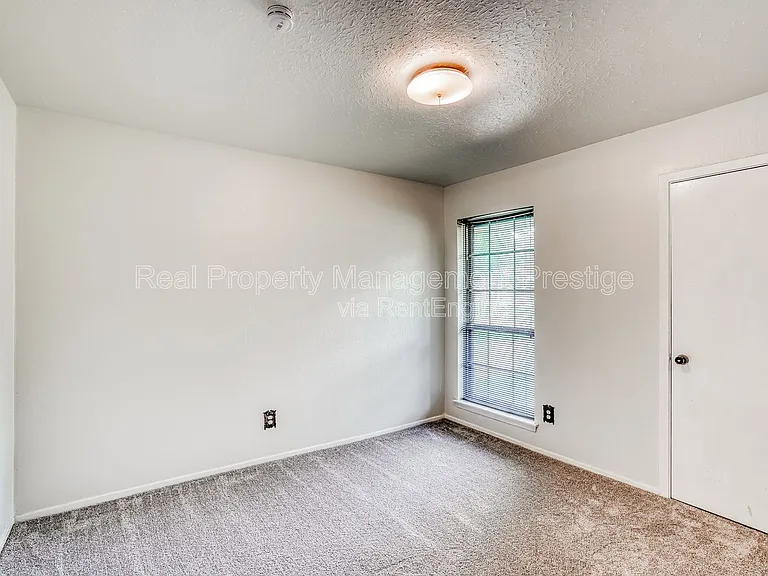 500 Stoneledge Dr — Photo 13