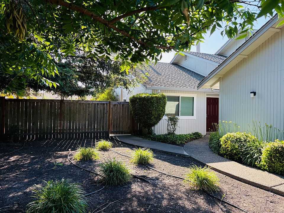 1st image of 1211 Capri Way