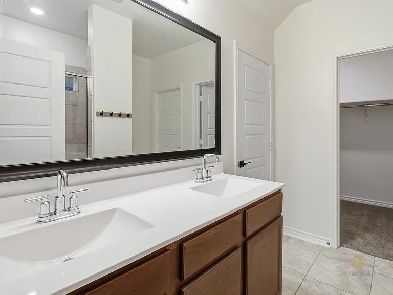 11414 Amberina — Photo 11