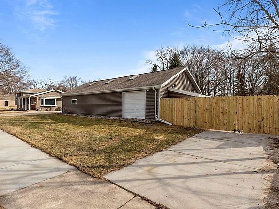 5th image of 2402 S Madison St