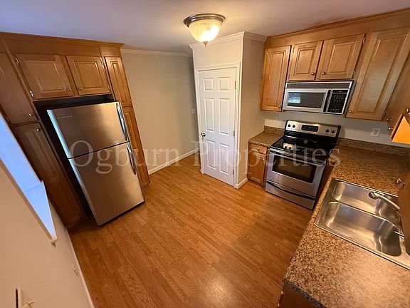5th image of 841-843-845 847 West St #6