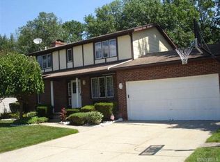 1153 Doebler Dr, North Tonawanda, NY