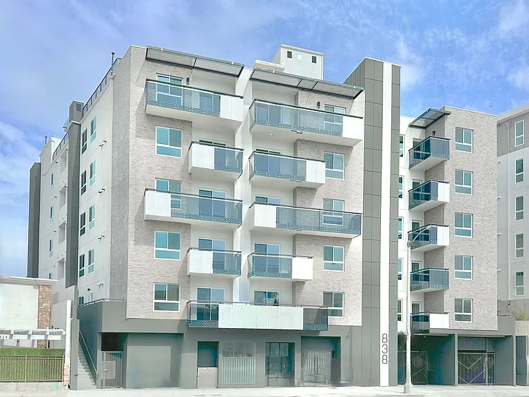838 S La Brea Ave — Photo 12