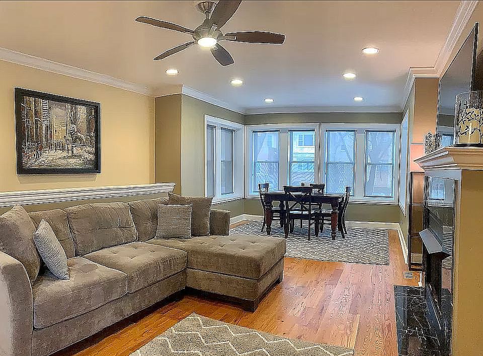 1st image of 2417 W Foster Ave #1E